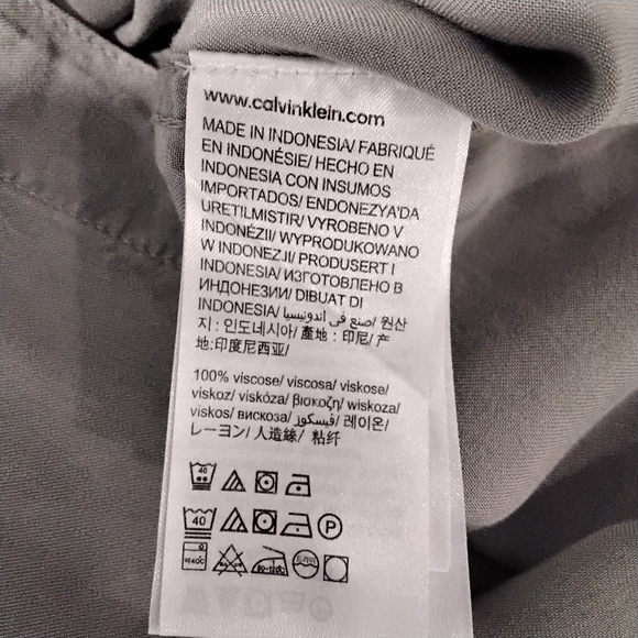 New! Calvin Klein Blouse - Picture 5 of 6